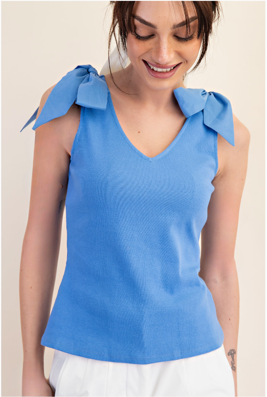 V-Neck Contrast Ribbon Tie Knit Top