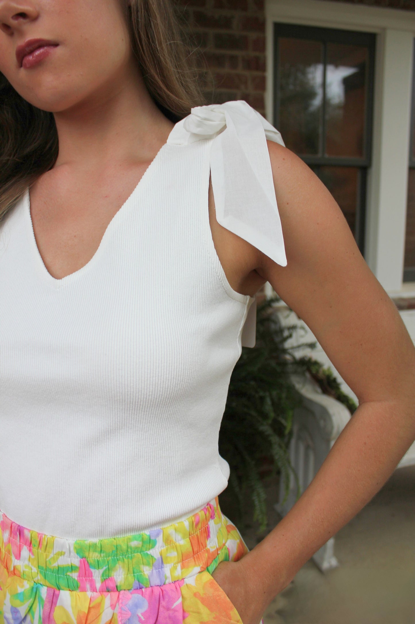 V-Neck Contrast Ribbon Tie Knit Top