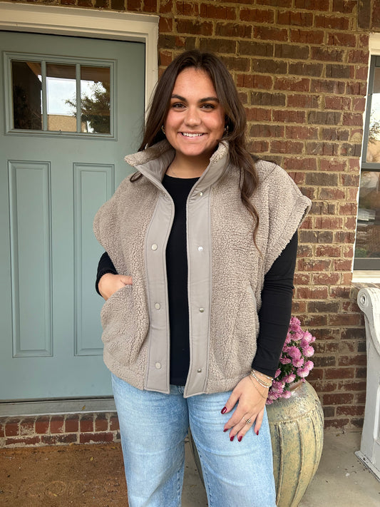 Sherpa Vest- Mocha